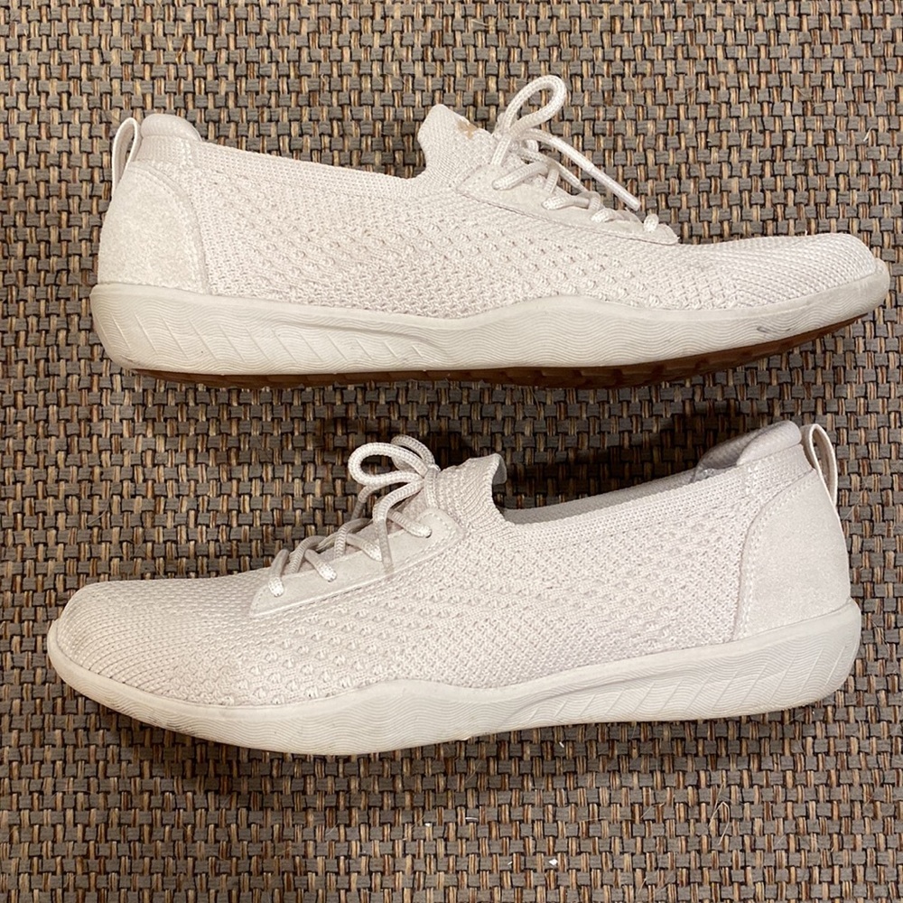 Skechers 8 Off White Memory Foam Slip On Sneakers - Picture 8 of 10